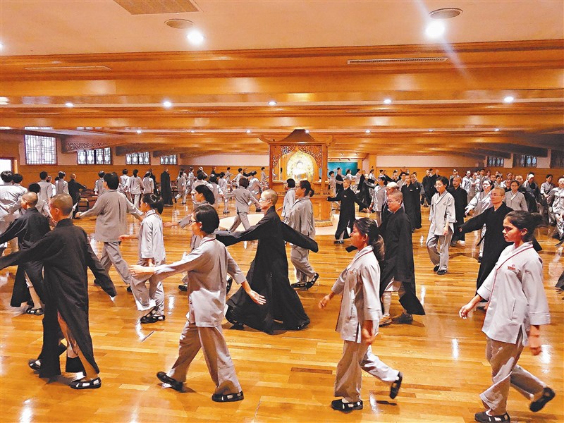 【星雲大師全集128】隨堂開示錄 119隨堂開示錄─對談專訪 32  來台弘法五十周年歷程 之二  4-2  「來台弘法五十周年」中視專訪