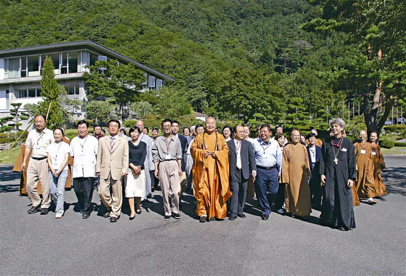 【星雲大師全集123】隨堂開示錄 132 隨堂開示錄─講座論壇 12 當代宗教的實踐與發展  3-1