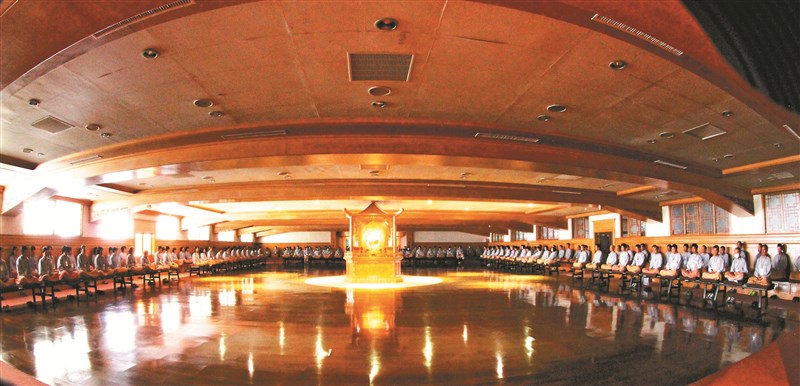 【星雲大師全集127】隨堂開示錄 237隨堂開示錄─集會共修 27  心和心的交流 5-1  全國教師禪修營