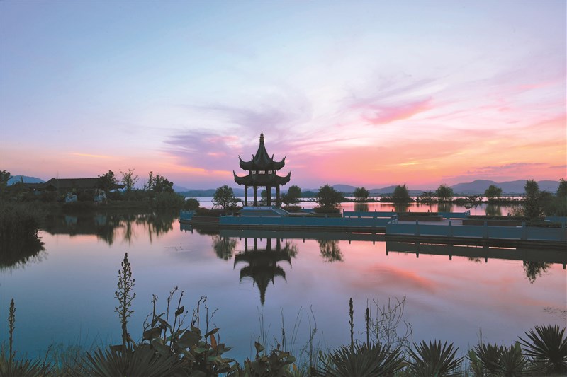 【星雲大師全集129】隨堂開示錄 291  隨堂開示錄─集會共修 49  當東方遇上西方──佛教與中國文學 6-2