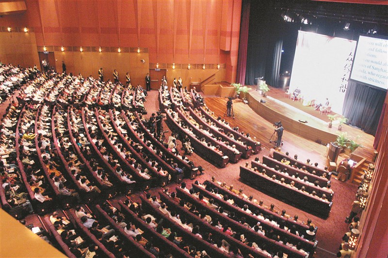 【星雲大師全集130】隨堂開示錄 328隨堂開示錄─對談專訪 41  談管理與和諧──與馬來西亞交通部部長翁詩傑先生對話 3-2