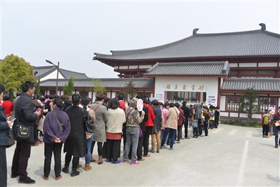 人間系列 排隊