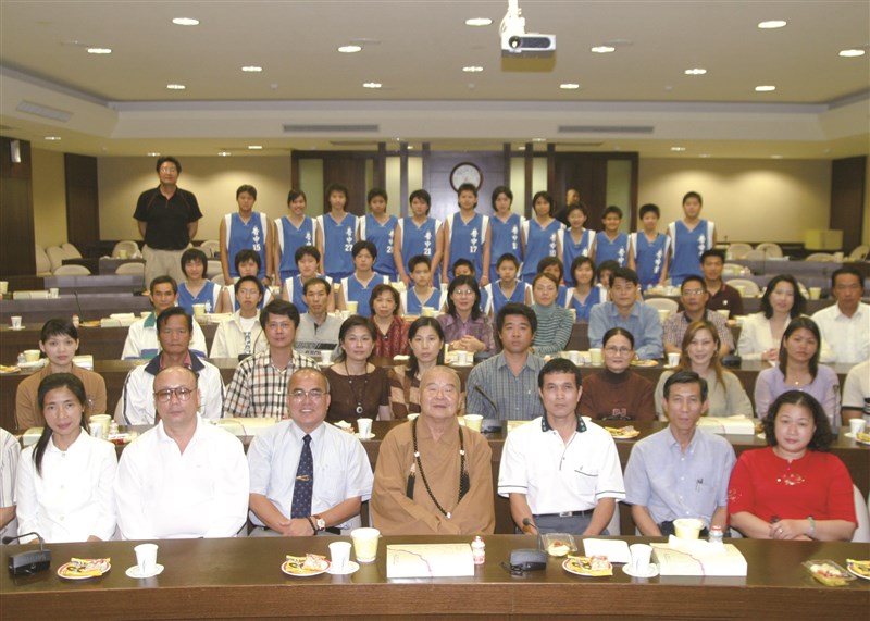 【星雲大師全集121】隨堂開示錄 505  隨堂開示錄─青年勉勵 27  在球藝中學做人  3-1  為普門中學女子籃球隊開示  