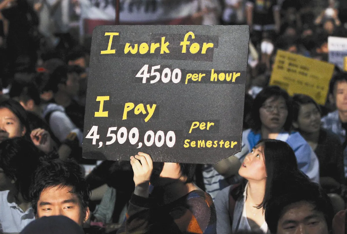 抗議高學費 上萬南韓學生怒吼