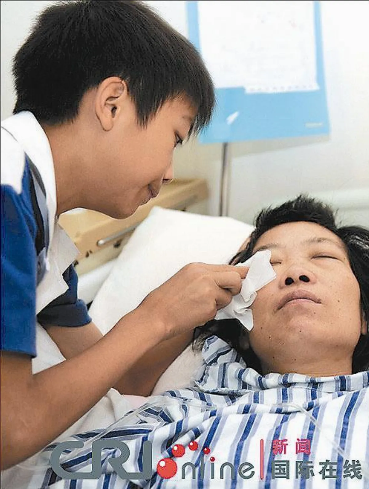 走300公里 擦鞋救母