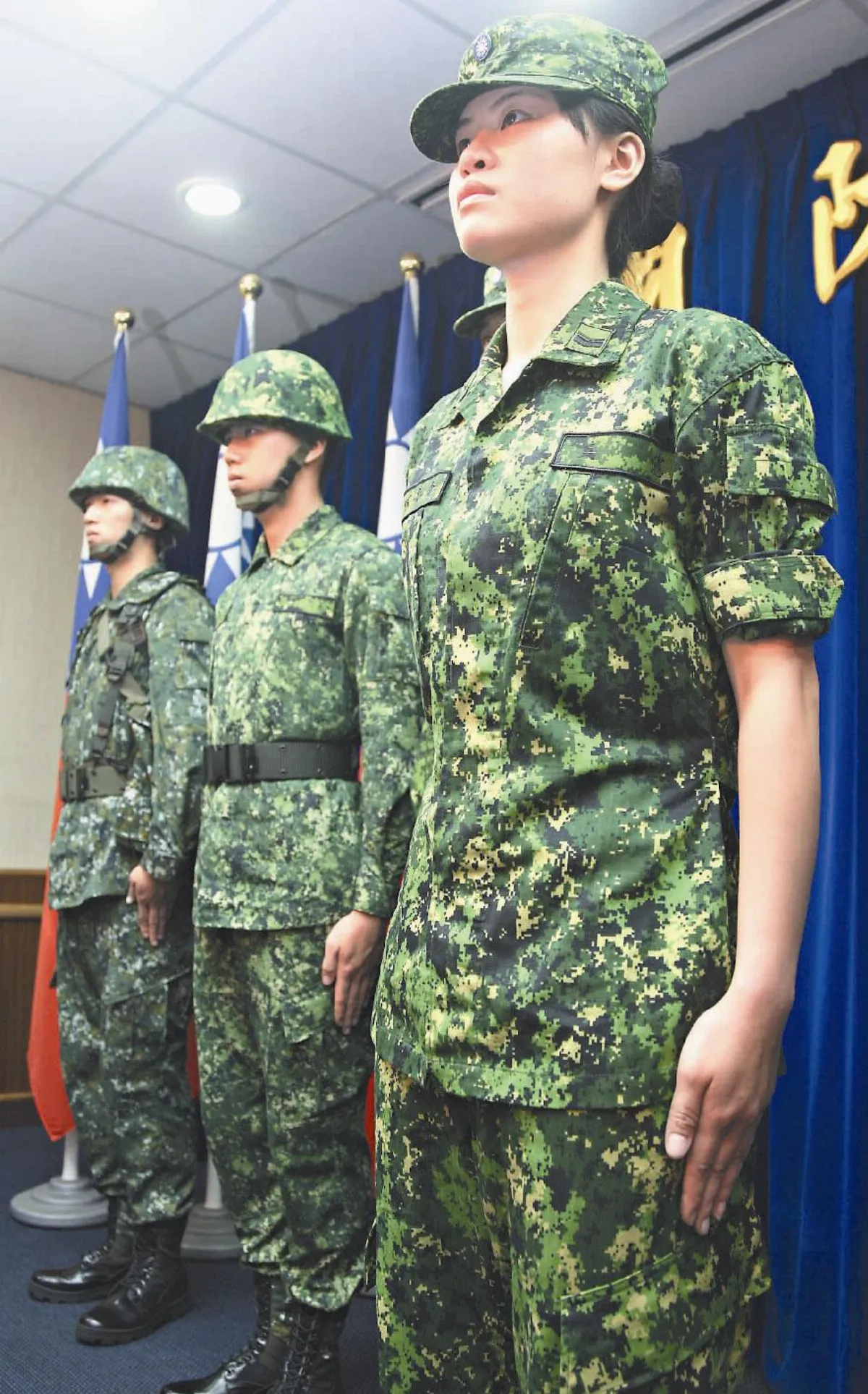 數位迷彩野戰服  男女有別