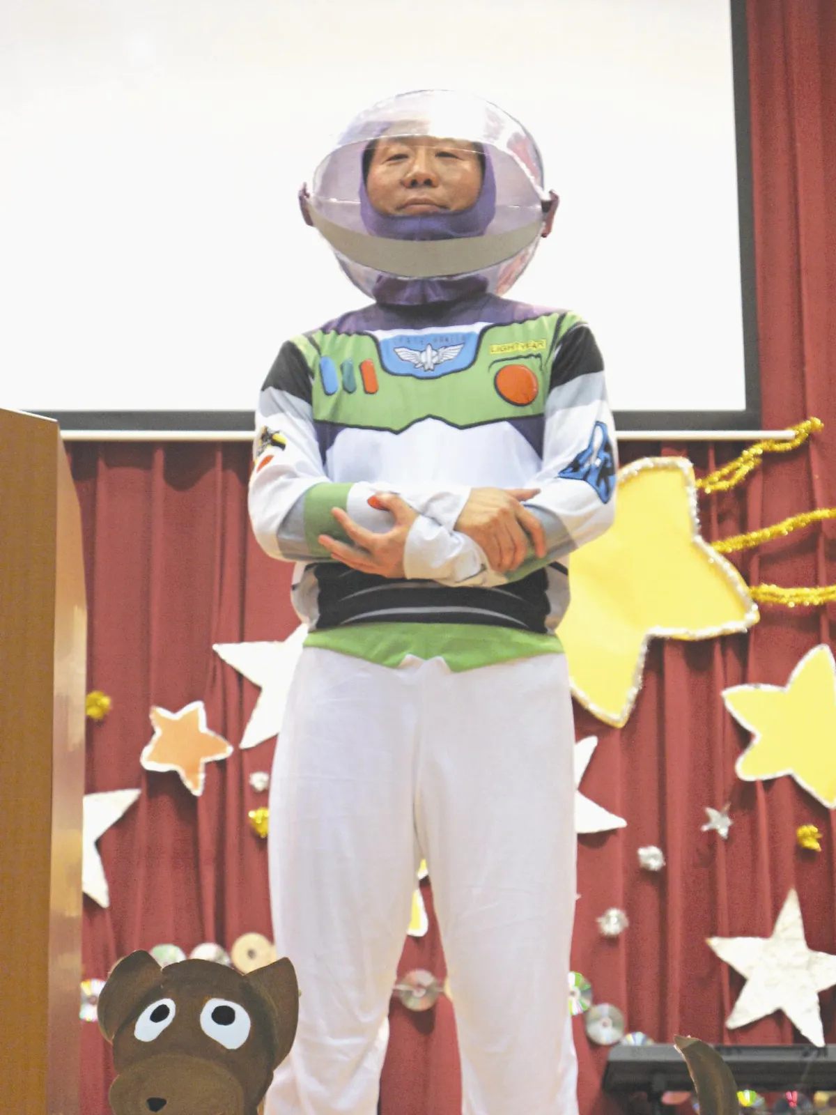 酷校長 變身巴斯光年