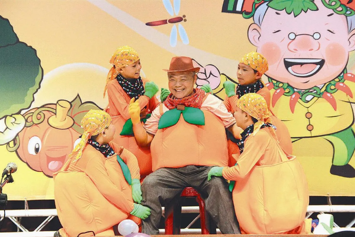 祖孫情變裝秀  妙趣橫生