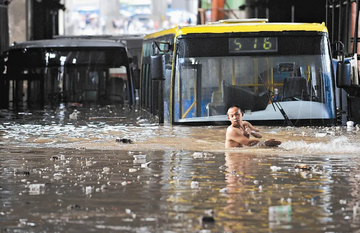 陸新一輪暴雨 重創南方12省市