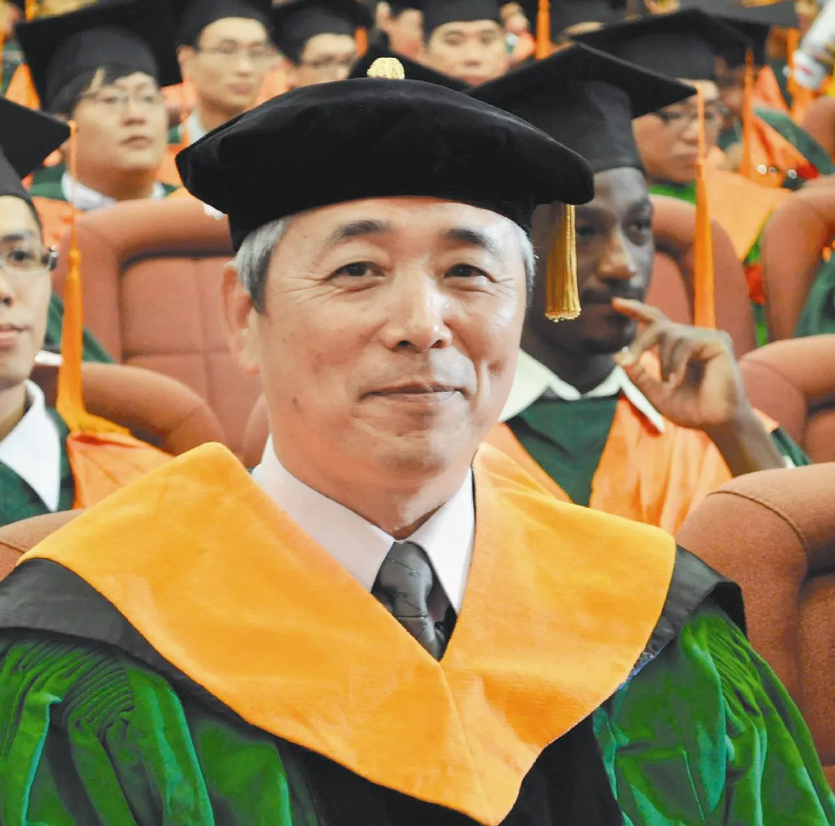 上校退伍從頭學 余學杰3年拿博士