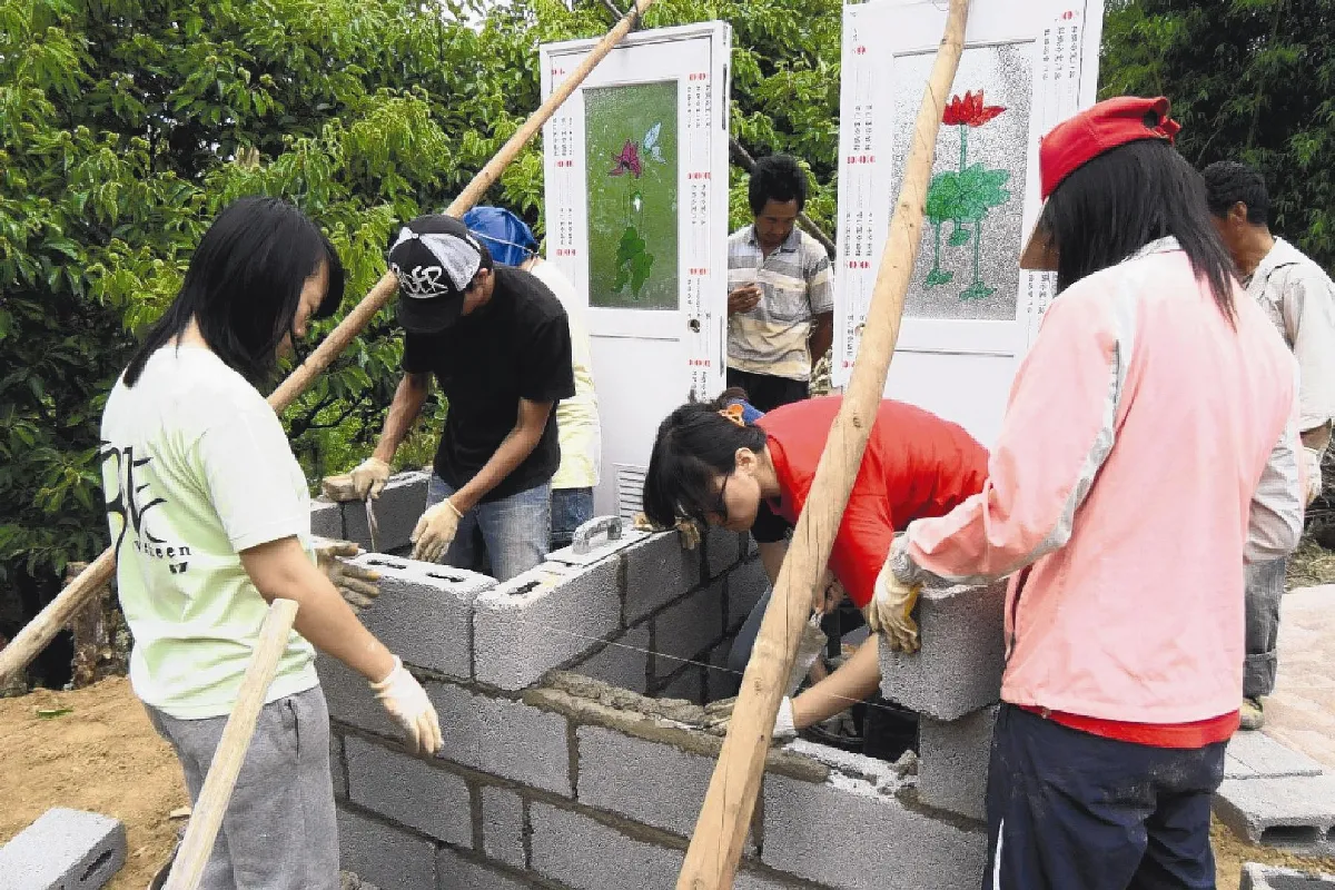 逾10年 下鄉蓋廁所
