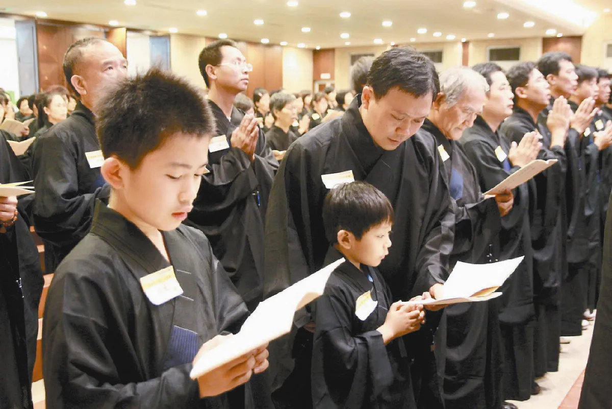 走上信仰大道  1500人歡喜皈依星雲大師