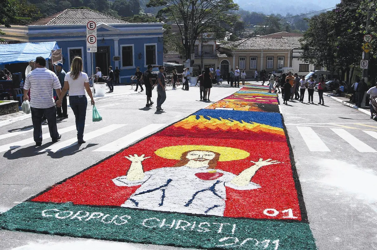 巴西聖體節 彩色毯響應環保