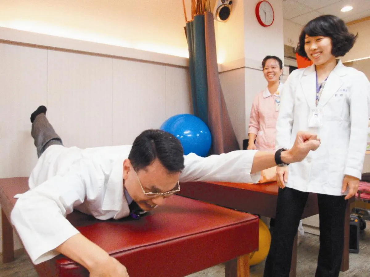 超人飛行 減少下背痛