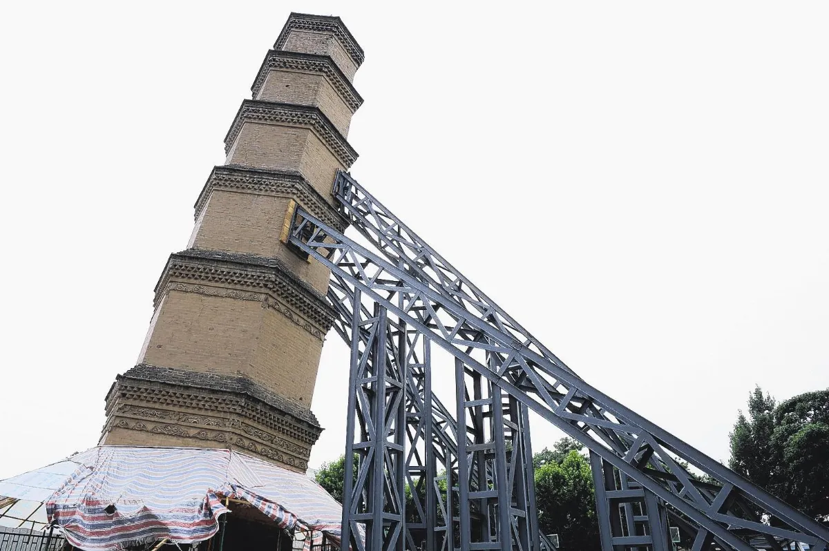 400年萬壽寺塔傾斜