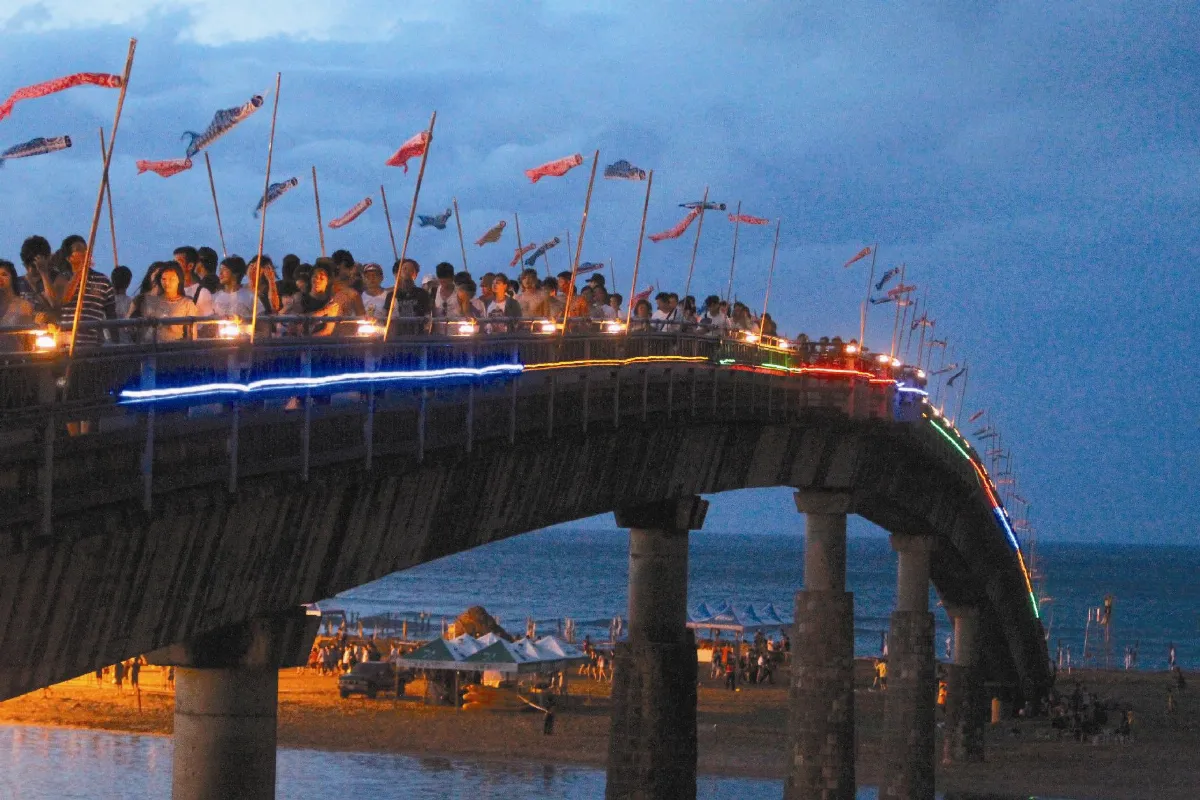 入夜彩虹橋
