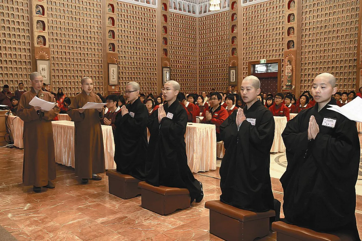 佛光青年成年禮  4青年發心出家