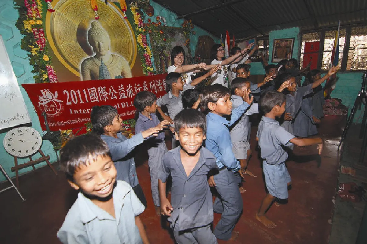 佛光青年做公益  三好歌傳唱印度