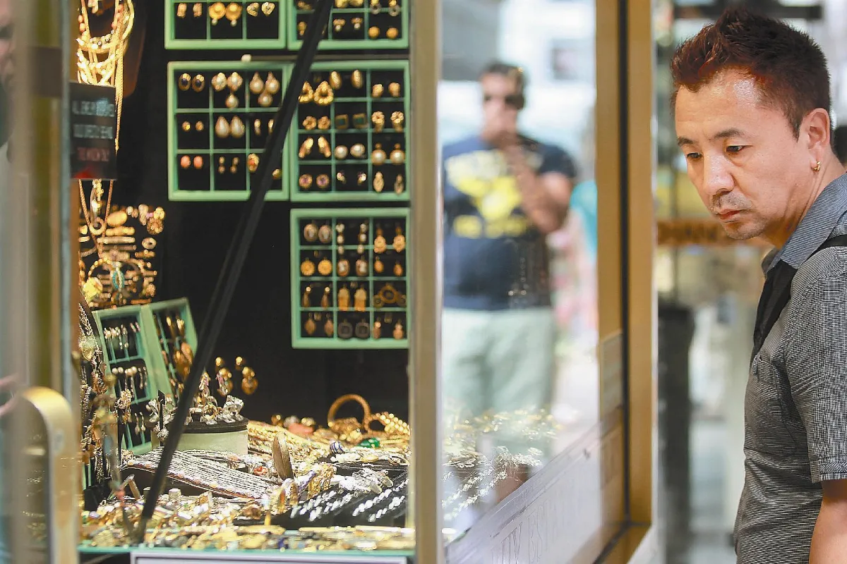 金價再飆新高 破1607美元