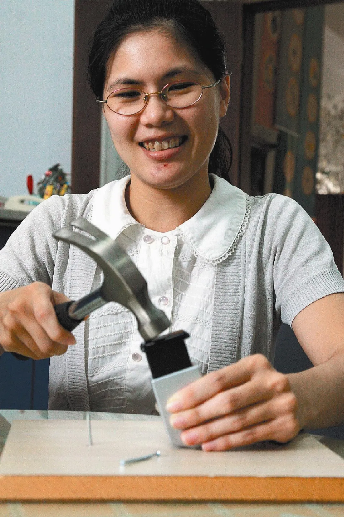 安全握釘器  槌釘不再槌手
