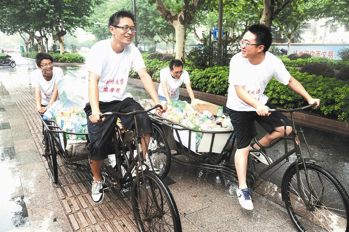 大學生履行當年承諾