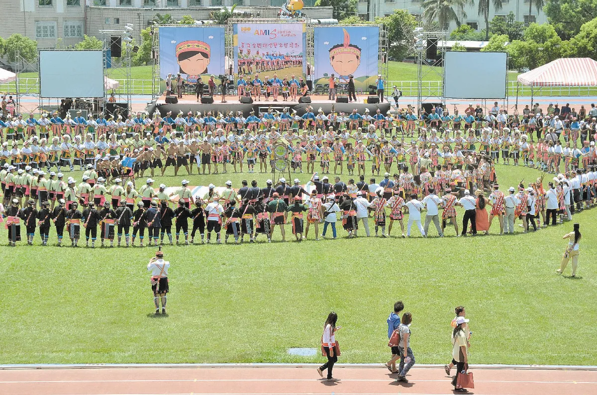 阿美族豐年祭  總統升榮譽長老