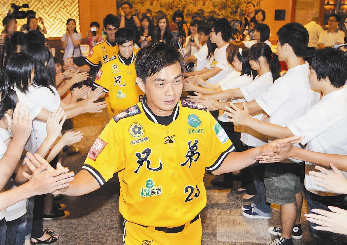 職棒明星出馬 拉逆風少年一把