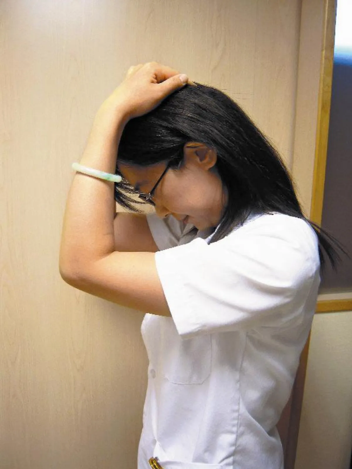 醫師示範肌腱放鬆運動：