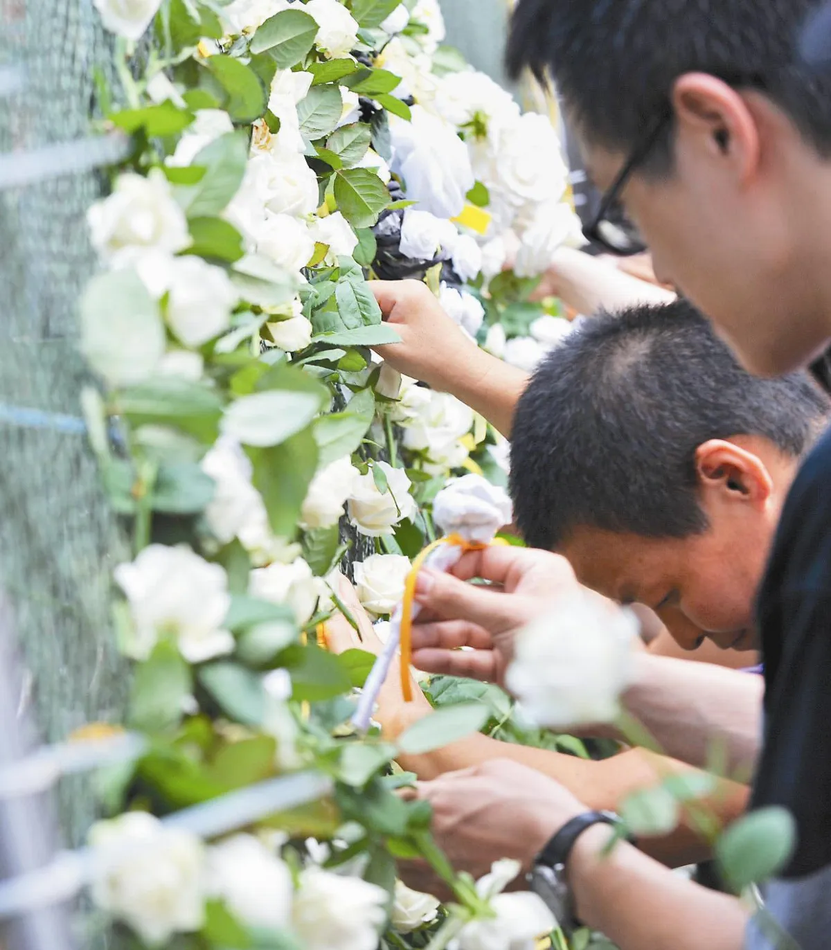 要孩子安全 白玫瑰3度上街