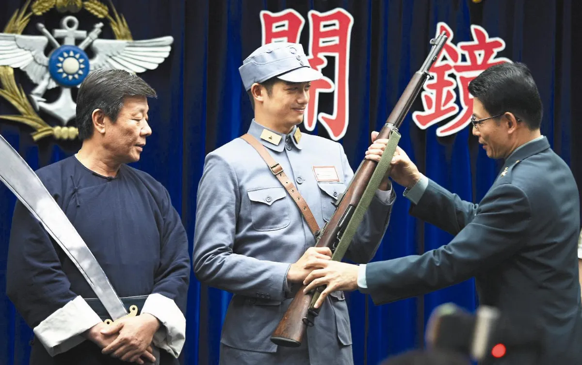 勇士們開鏡 把槍端好