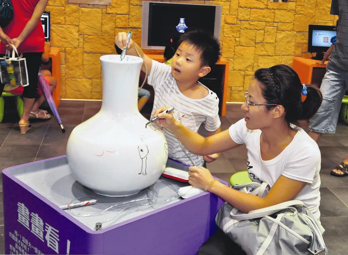 塗鴉天球瓶 親近古文物