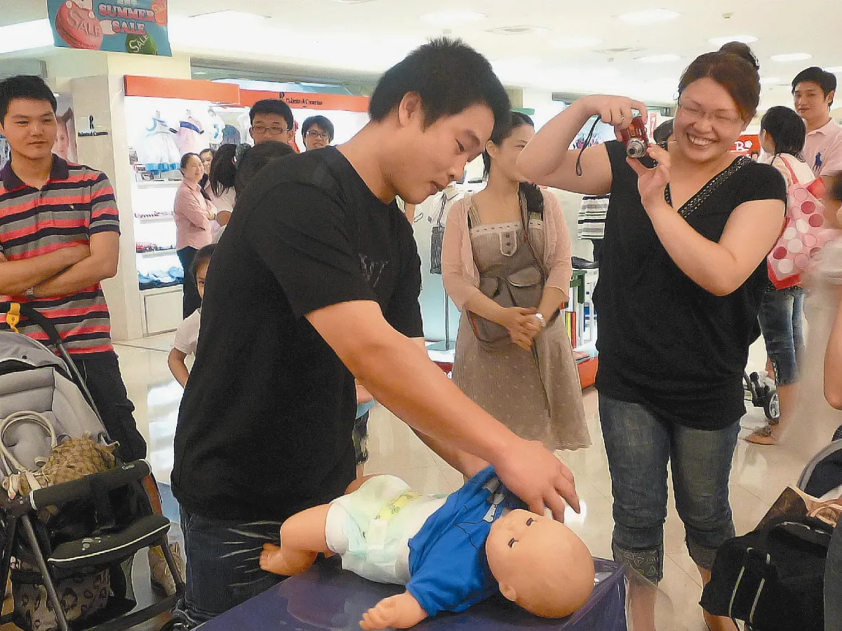 哺育趣 新手老爸拚身手