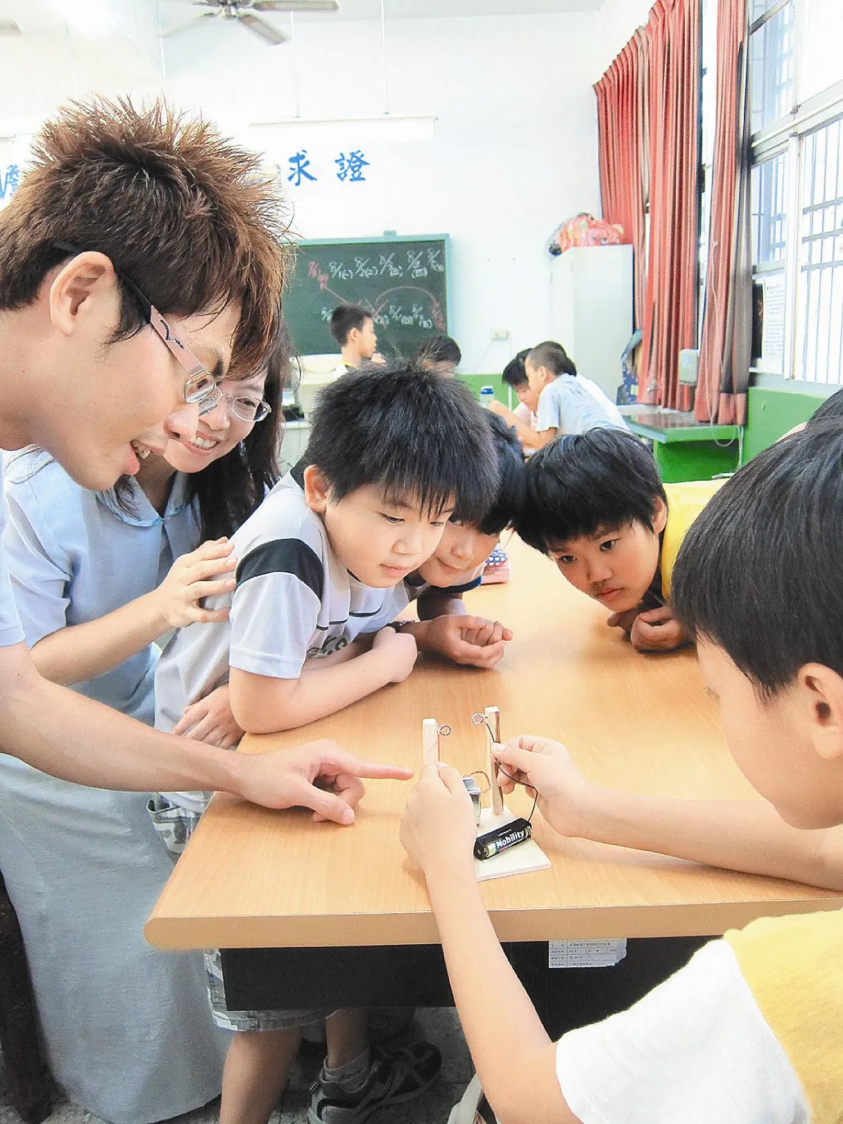 教導主任 從路邊拉回小一新生