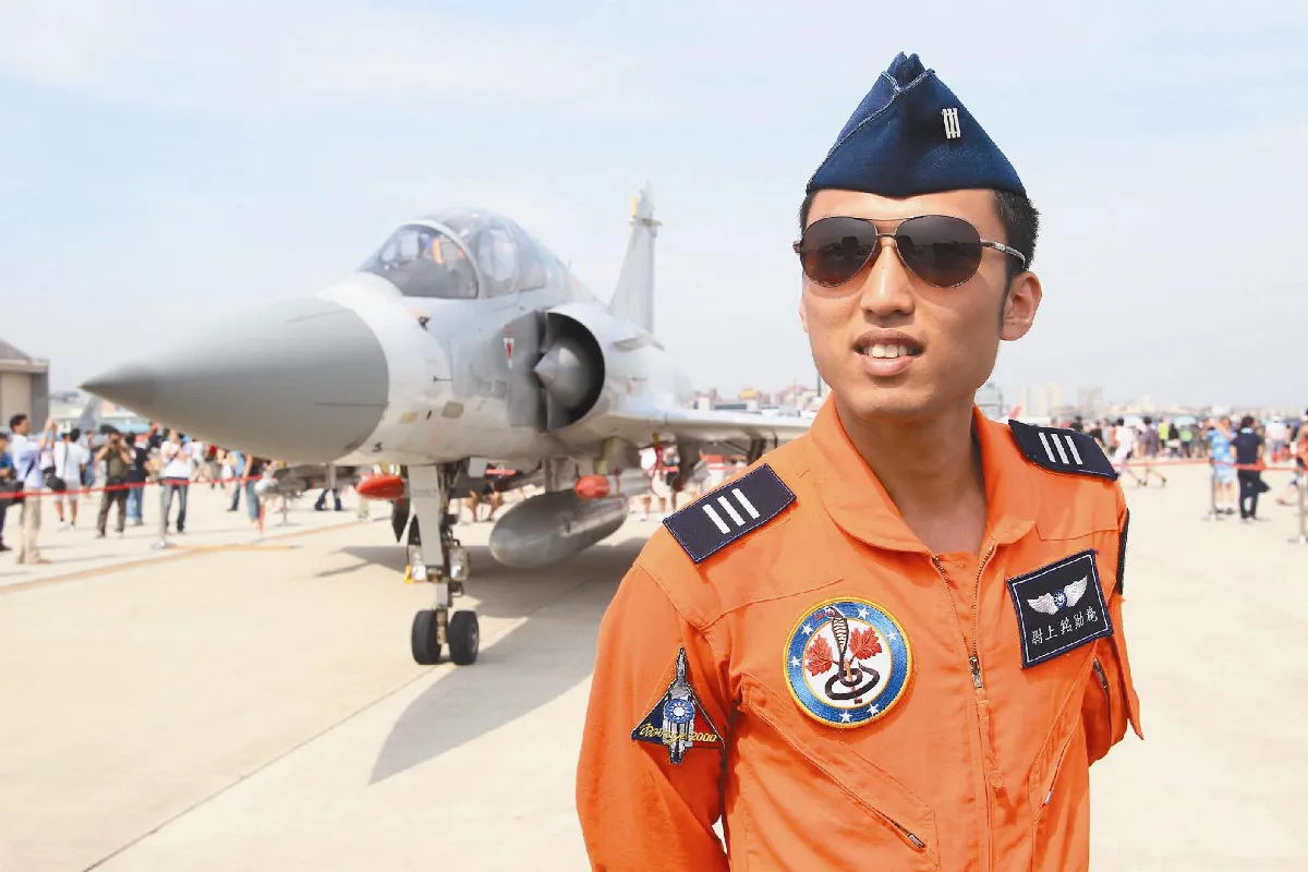 松山基地迎賓 雷虎秀美技