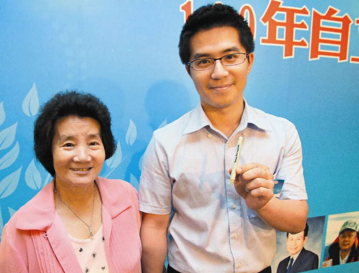 20年前一支筆 貧童變教師