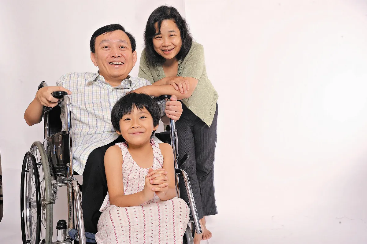 一場8年抗戰從殘童變富爸