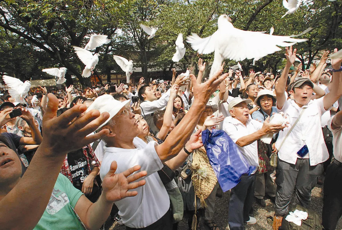 悼二戰 日皇盼不再有戰禍