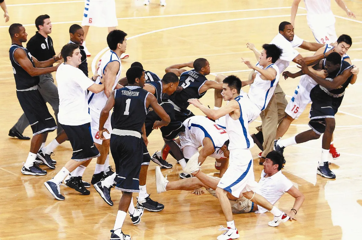 拜登訪中 友誼賽破壞氣氛中美籃賽 上演全武行