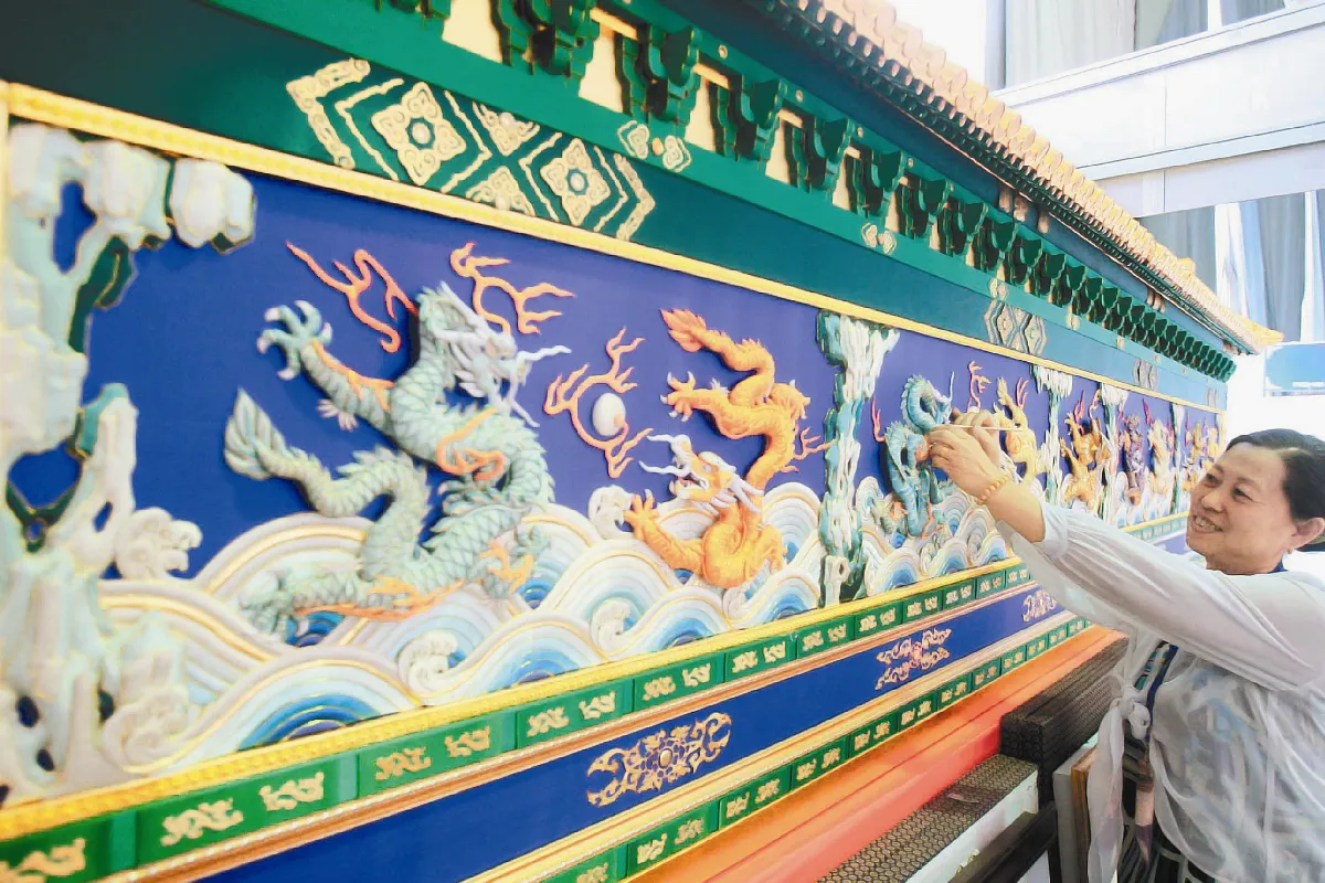 布藝九龍壁  栩栩如生