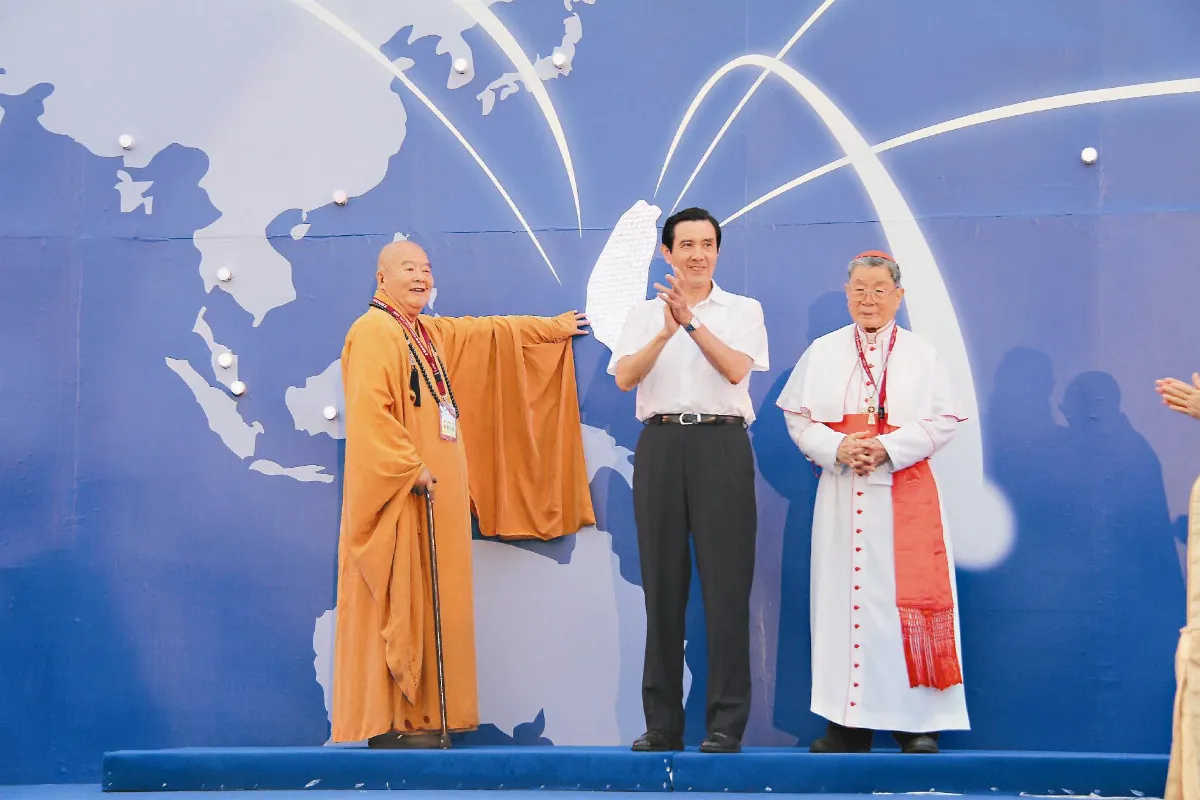 馬英九：宗教奉獻精神 令人敬佩