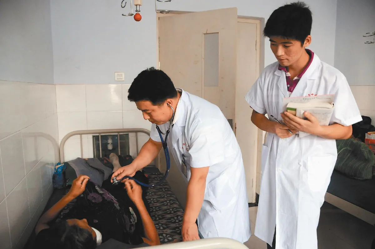 大學生村醫下鄉服務