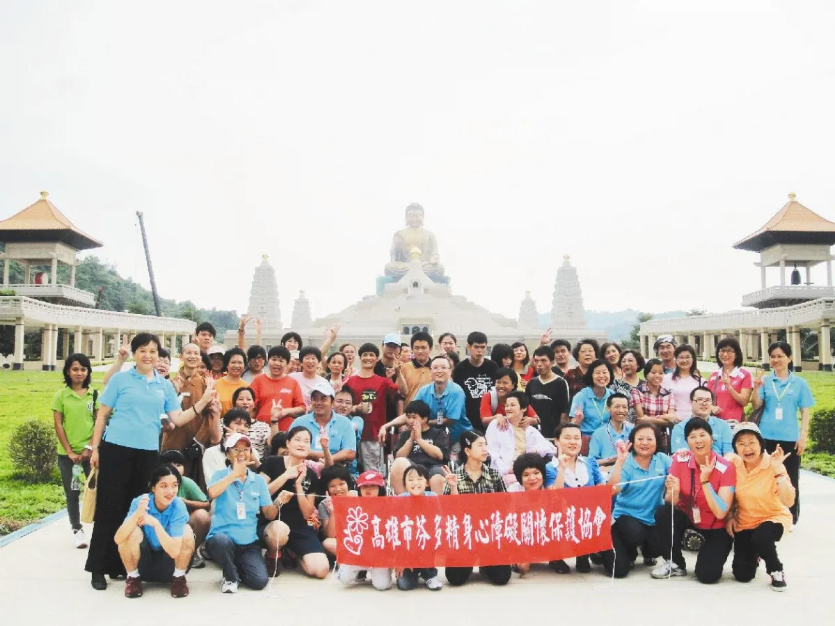生命勇士上佛光山  擁抱慈悲佛光