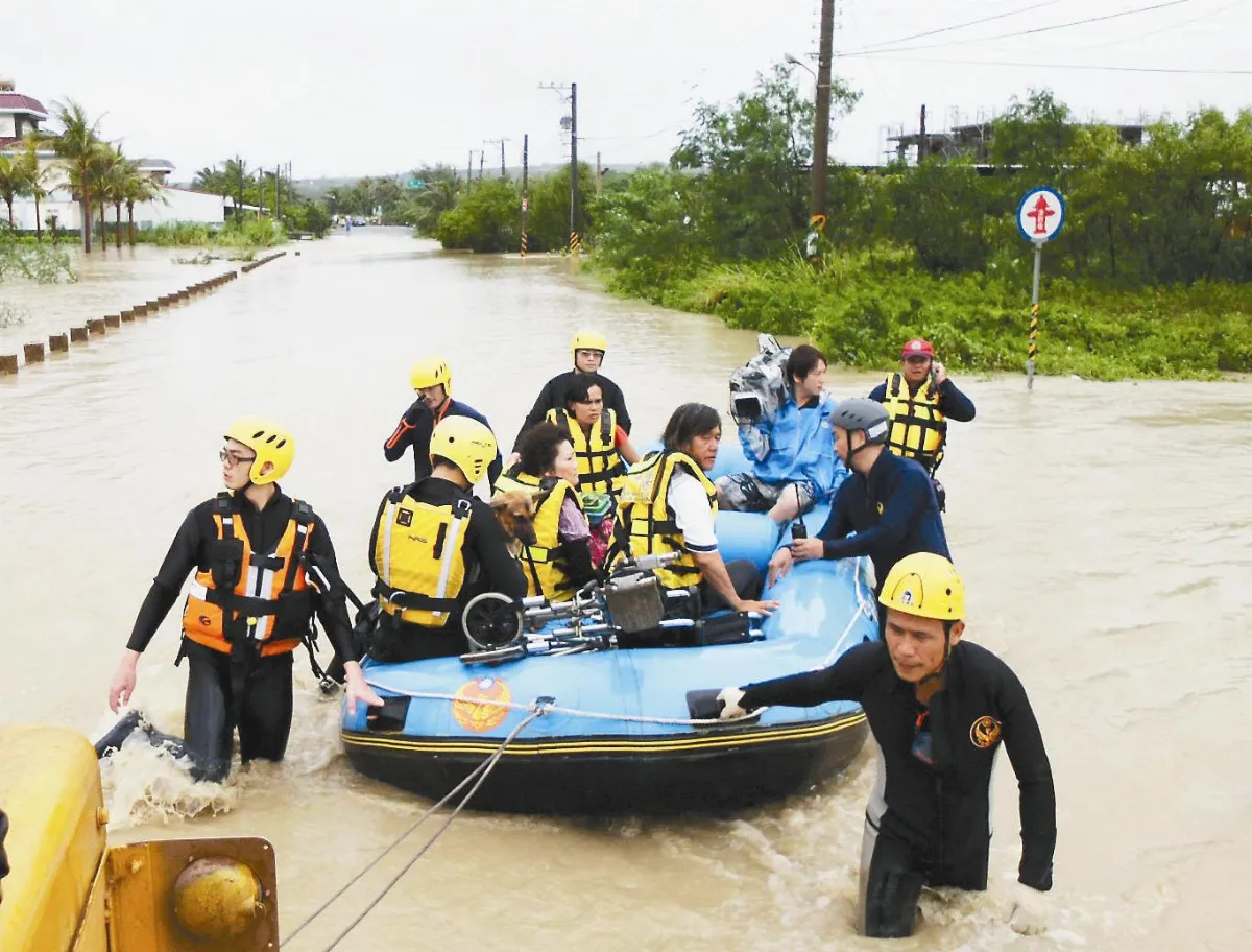 南瑪都減弱出海 威脅仍在