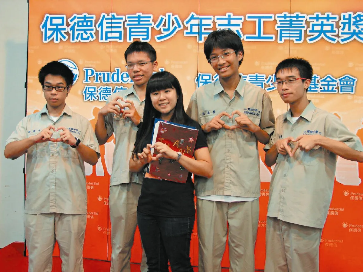 前菁英獎得主 邀青少年服務 建中生課輔團 教出段考全校第一