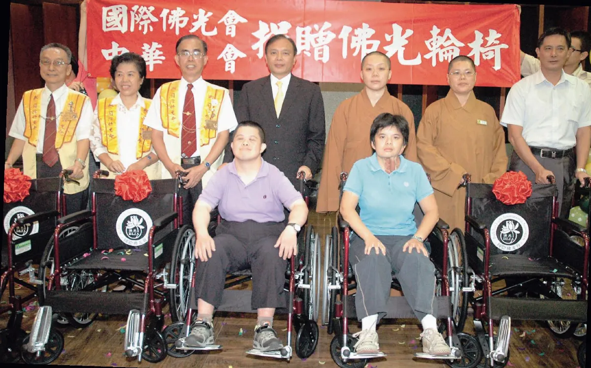 人間有愛 佛光輪椅贈宜蘭縣弱勢