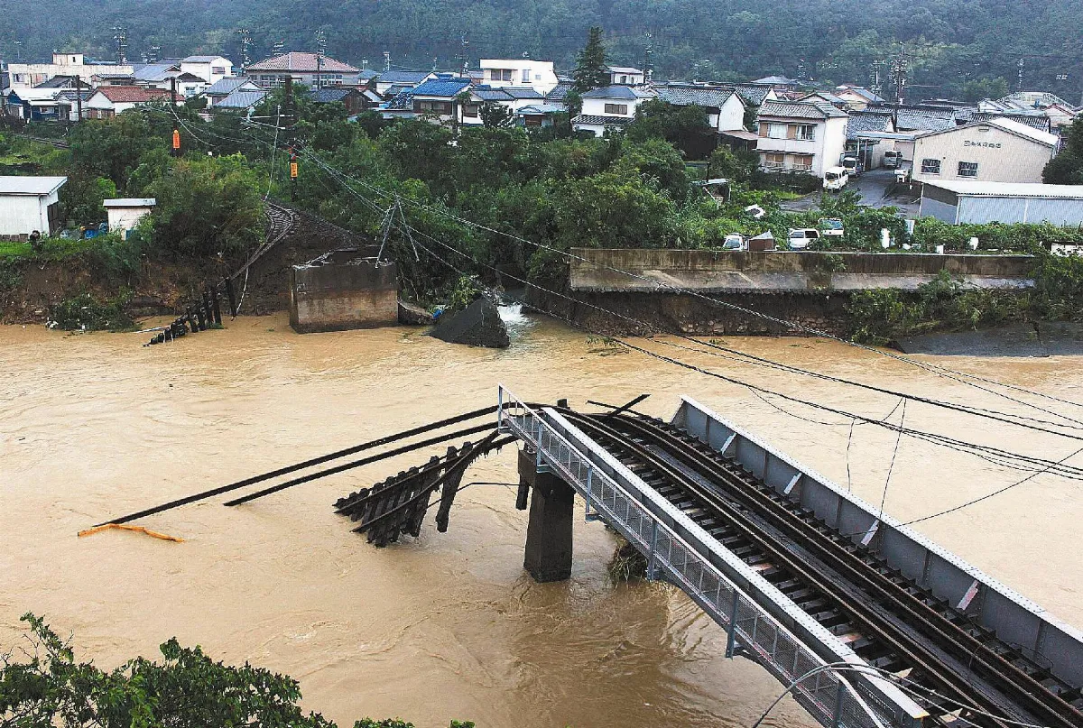 強颱襲日17死 50萬居民需疏散