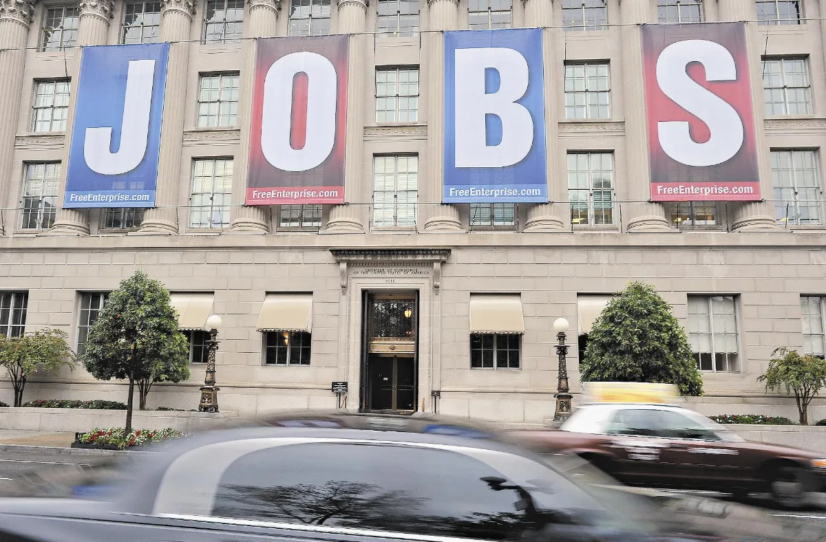 支持率新低歐巴馬砸錢救政治命運