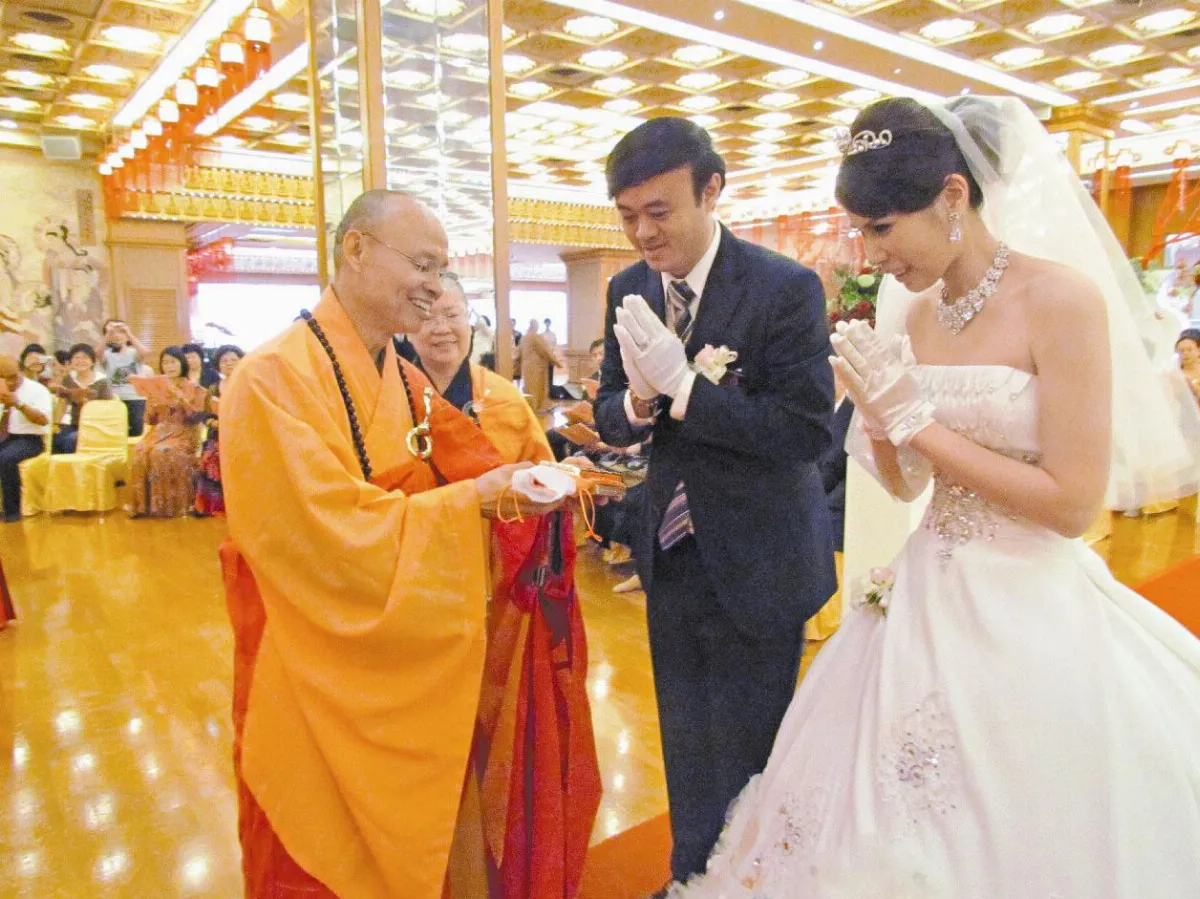 洪培修、許瑜芮  佛前締結良緣