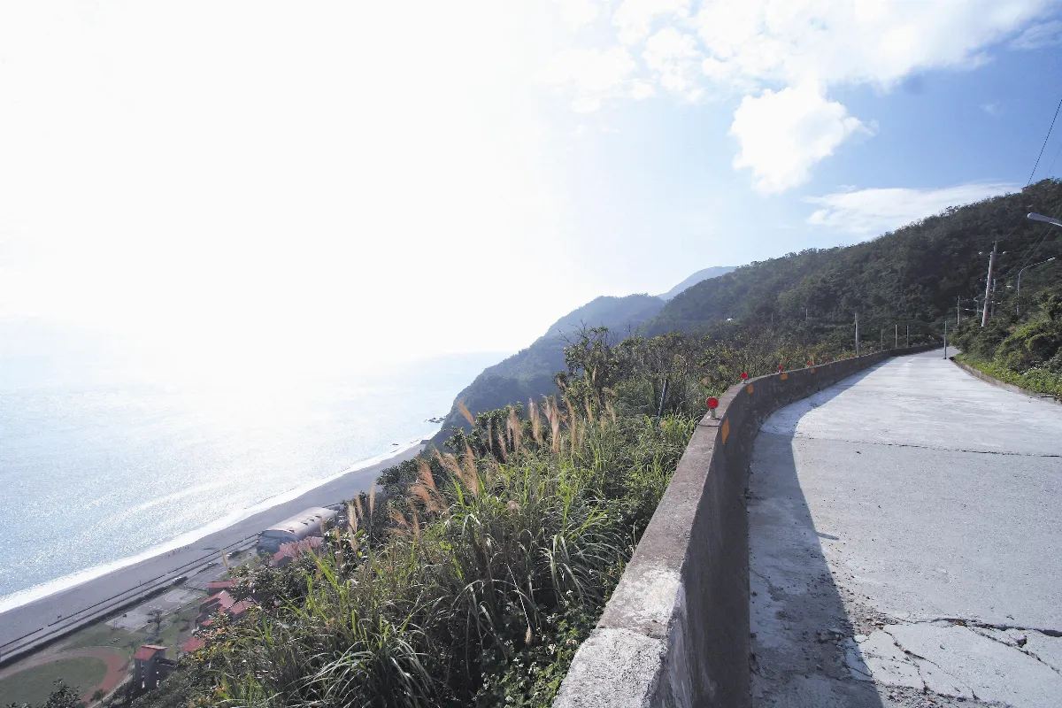 精采的台灣海岸地形  （續）    東部斷層海岸