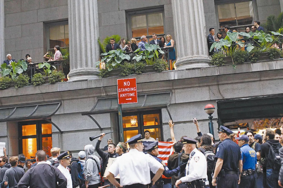 千人占領華爾街 反金權要工作